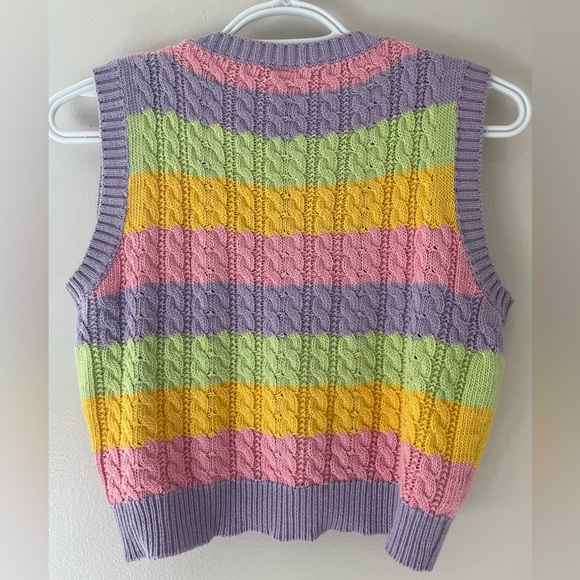 Cropped Cable Knit Vest from Simons - Picture 4 of 4